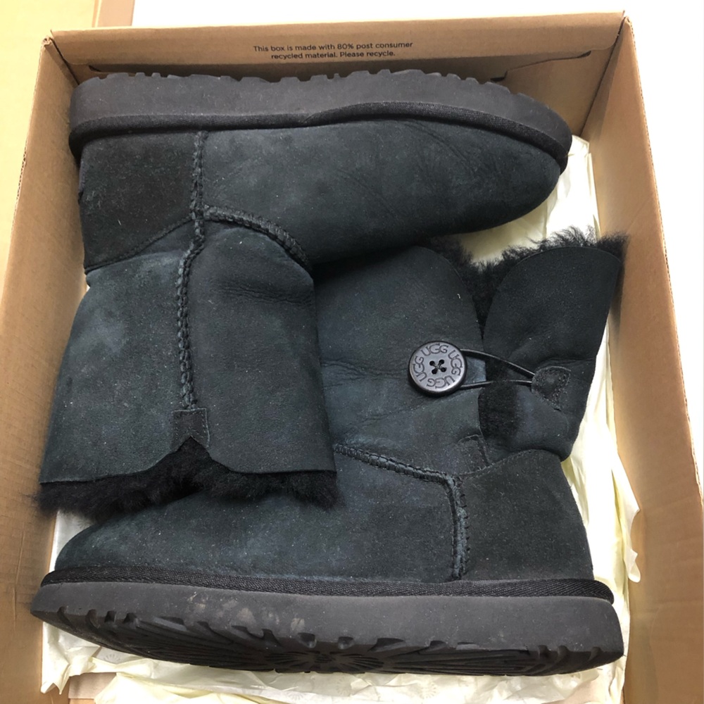 UGG Black Bailey Button Boots With Original Box Suede Leather Lined